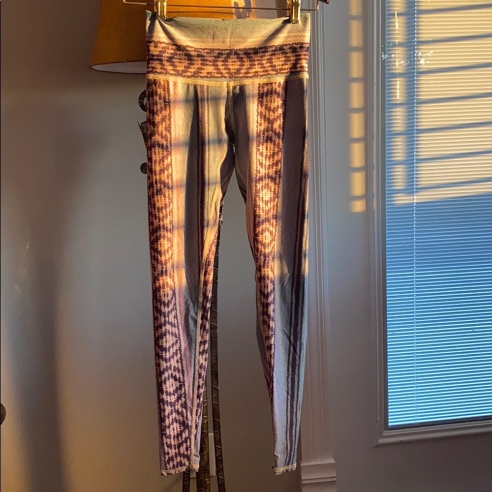 Teeki border town blue leggings XS